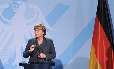 Меркель призвала ускорить отправку беженцев после атаки в Берлине