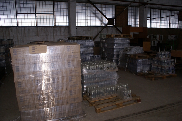 За сутки запорожские делки реализовывали до двух тысяч(!)литров фальшивой водки по всей области(фото)