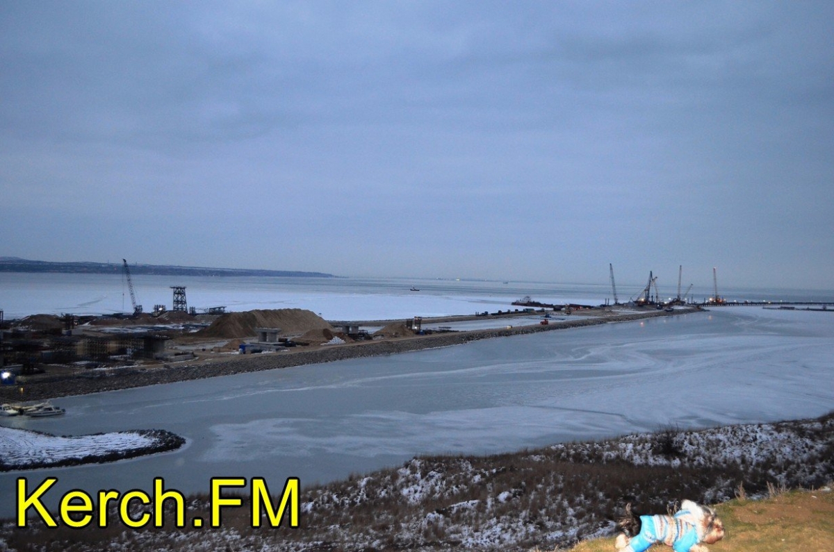 Керченский пролив сковало льдом [карты, фото, видео]