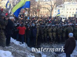 В Киеве приключились столкновения между протестующими и полицией. Жрать потерпевшие с обеих сторон