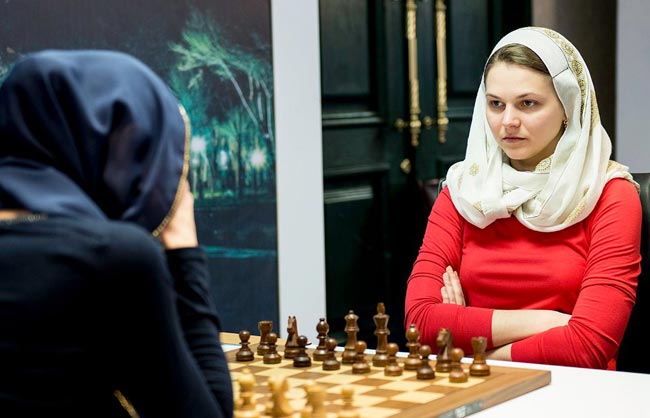 Анна Музычук выиграла у Костенюк первую партию ВЅ финала ЧМ по шахматам
