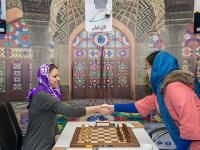 Музычук сразилась вничью первую партию в матче за шахматную корону