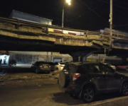 Из-за обвала движение по Шулявскому мосту перекрыто(фото)