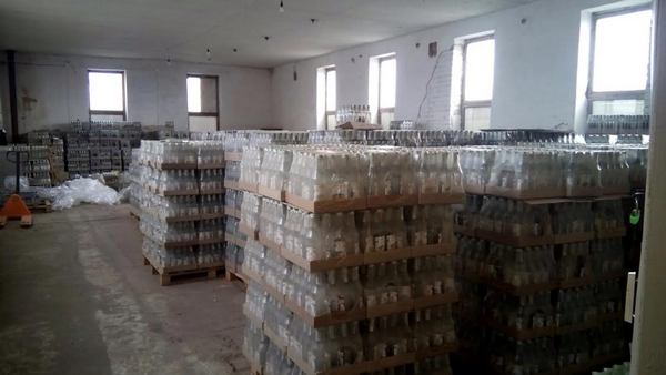 На Херсонщине правоохранители вскрыли строй фальшивого алкоголя на сумму более 1,5 млн грн.(фото)