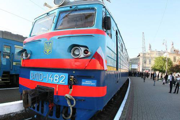 «Укрзализныця» запустит еще три поезда в Западную Украину