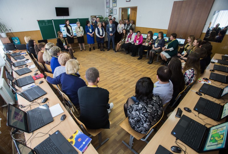 Освітяни інклюзивних шкіл Запорізької області пройшли тренінг з використання комп’ютерних технологій у навчальному процесі у рамках соціальної програми Марини Порошенко