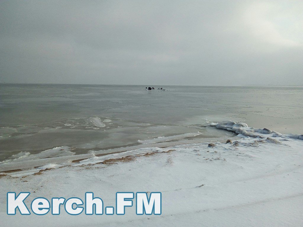В Севастополе и Крыму море покрывается льдом [фото]