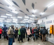 Киевляне возмущены некачественно сделанным ремонтом на станции «Левобережная»(фото)