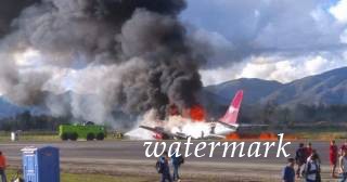 В аэропорту Перу при посадке возгорелся самолет
