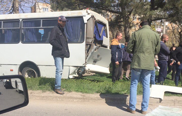 В Симферополе столкнулись два автобуса - потерпели 10 человек [фото]
