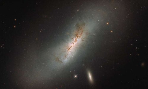 Галактики NGC 4424 и LEDA 213994