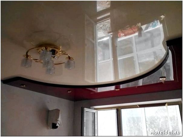 дизайн натяжных потолков в гостиной фото