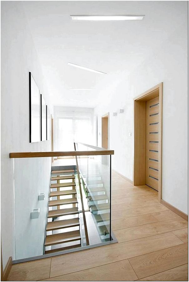 Детали интерьера: стеклянная баллюстрада лестницы