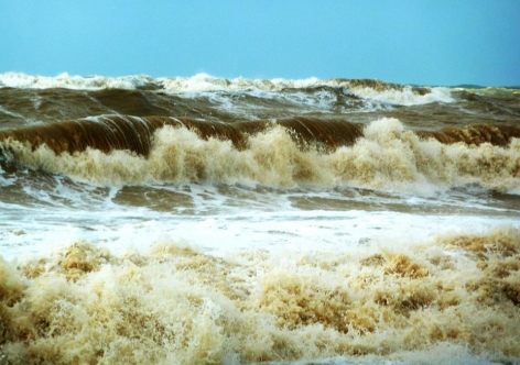 В Крыму вздымаются реки, ожидается шторм с ураганным ветром