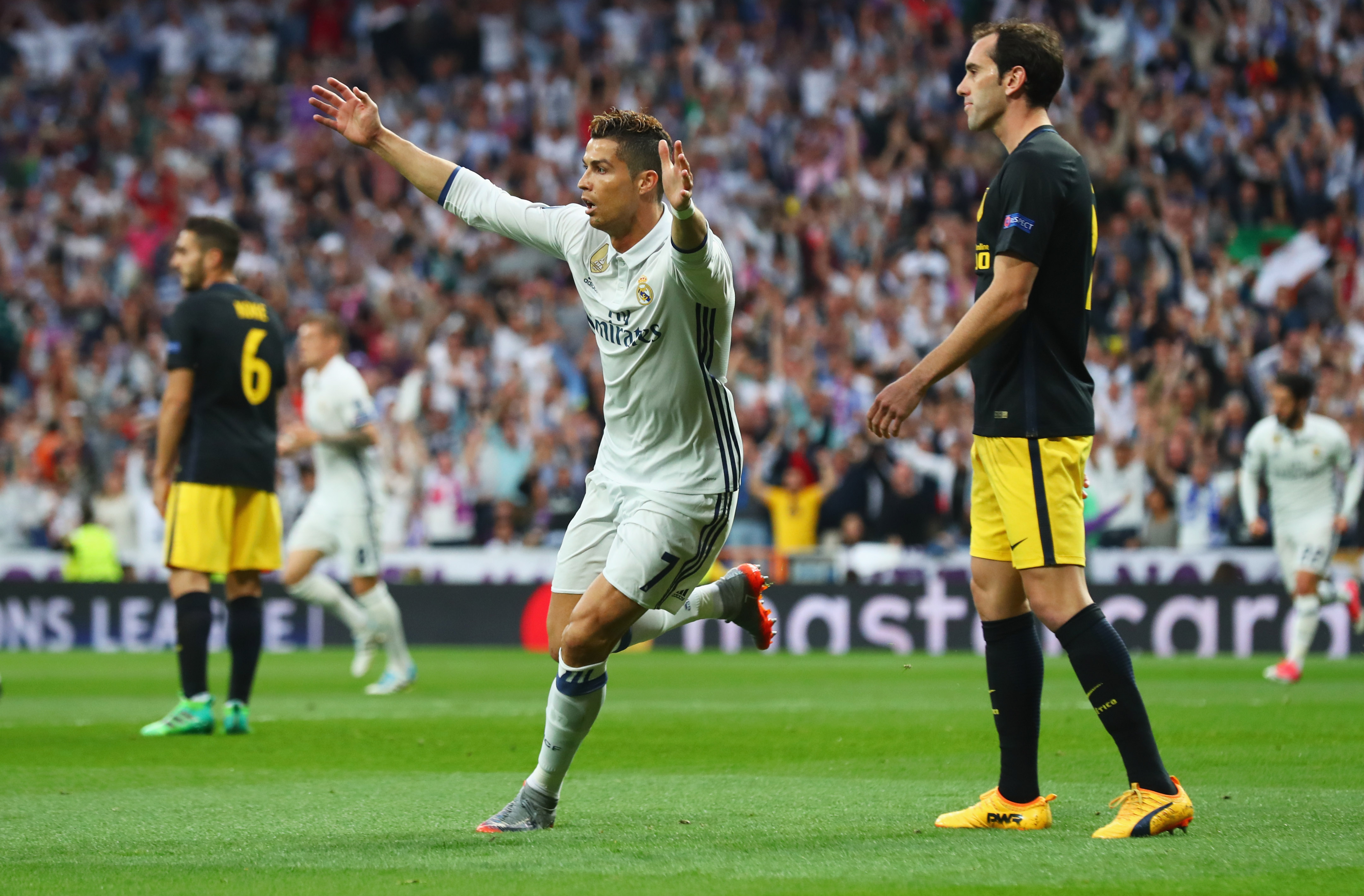 Хет-трик Роналду принес Реалу победу над Атлетико
