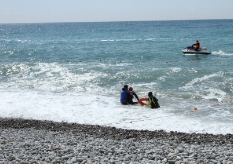 В Крыму избавили дядьку, какого унесло от берега в море на километр