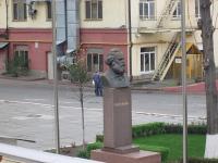 Монумент Марксу на киевской фабрике Roshen демонтируют - Вятрович