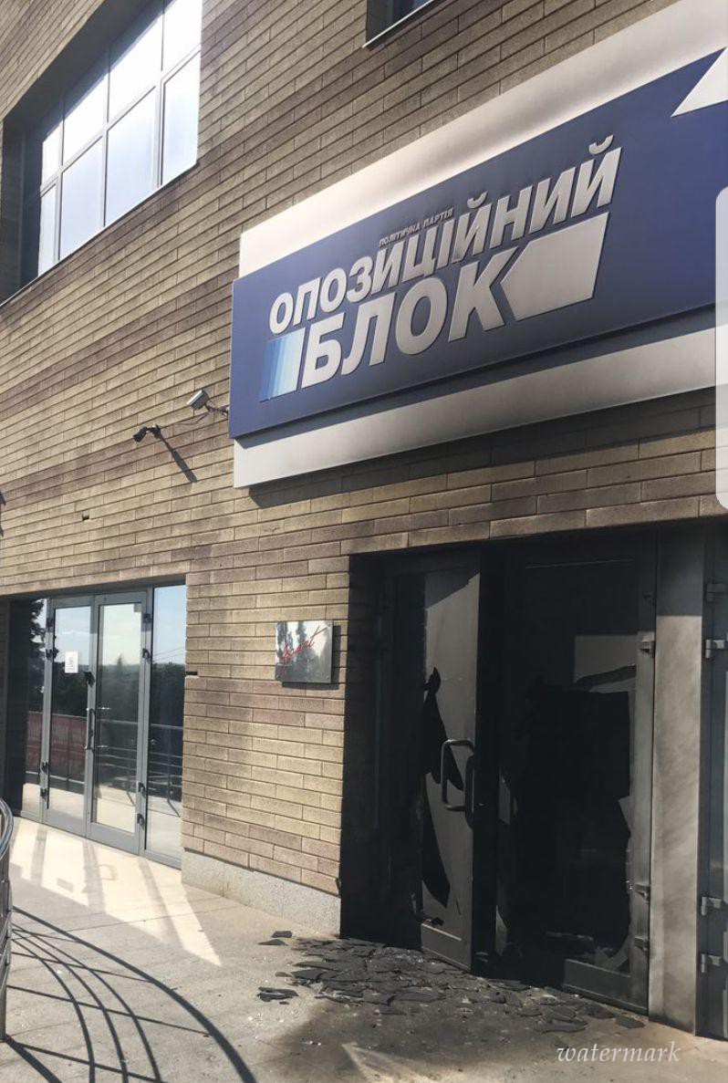 На Днепропетровщине вовсю жарят офисы Оппоблока. Болтают, это мщение за события 9 мая