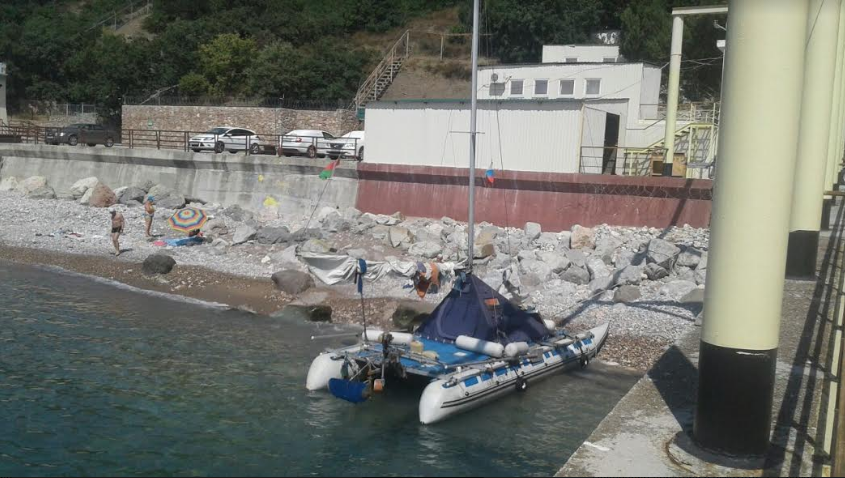 В штормовом море у берегов Крыма спасали яхту с пассажирами [фото]