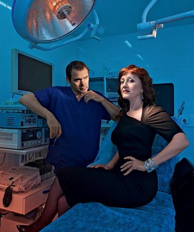 Топ-8 пар пластических хирургов с женами: как выглядят их спутницы