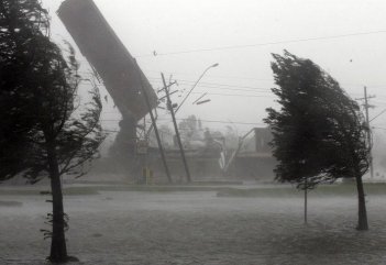 Число жертв урагана "Харви" в США возросло до 39