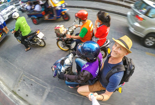 Таиланд будет биться с туристами-попрошайками