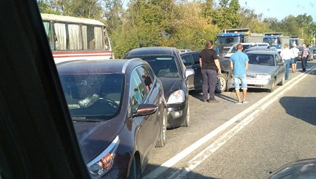 В Крыму образовалась пробка из-за ДТП с шестью машинами