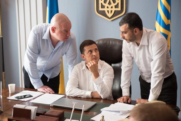 Владимир Зеленский показал "тяжкий труд" команды во время съемок сериала "Слуга народа"