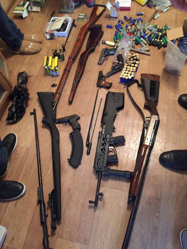 В Киеве обезврежена группа торговцев оружием и боеприпасами(фото)