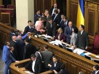 В президиуме парламента обделали потасовку во времена рассмотрения законопроектов о Донбассе(дополнено)
