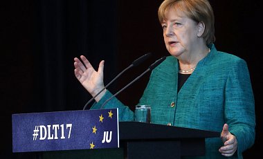 Меркель заявила о переговорах по коалиции с Изумрудными и либералами