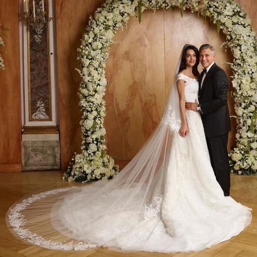 Свадебное платье Амаль Клуни станет экспонатом в музее