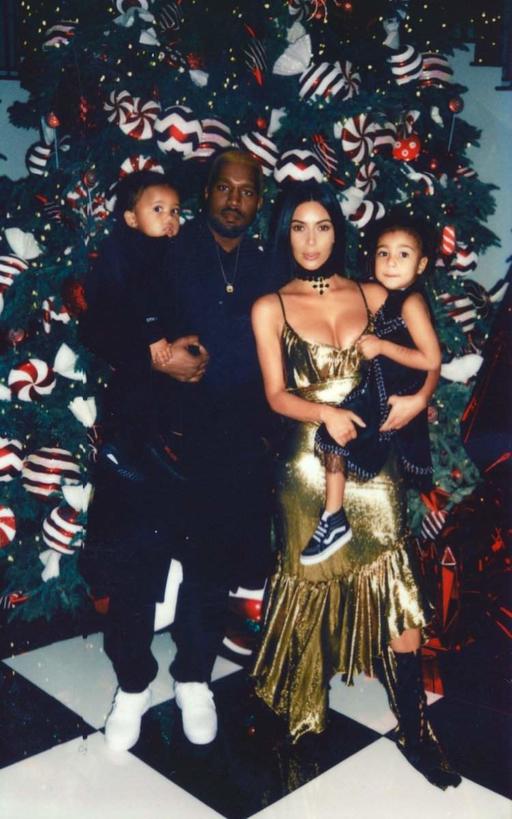 Благоверный Ким Кардашьян показал снимок, сделанный во времена рождественской вечеринки