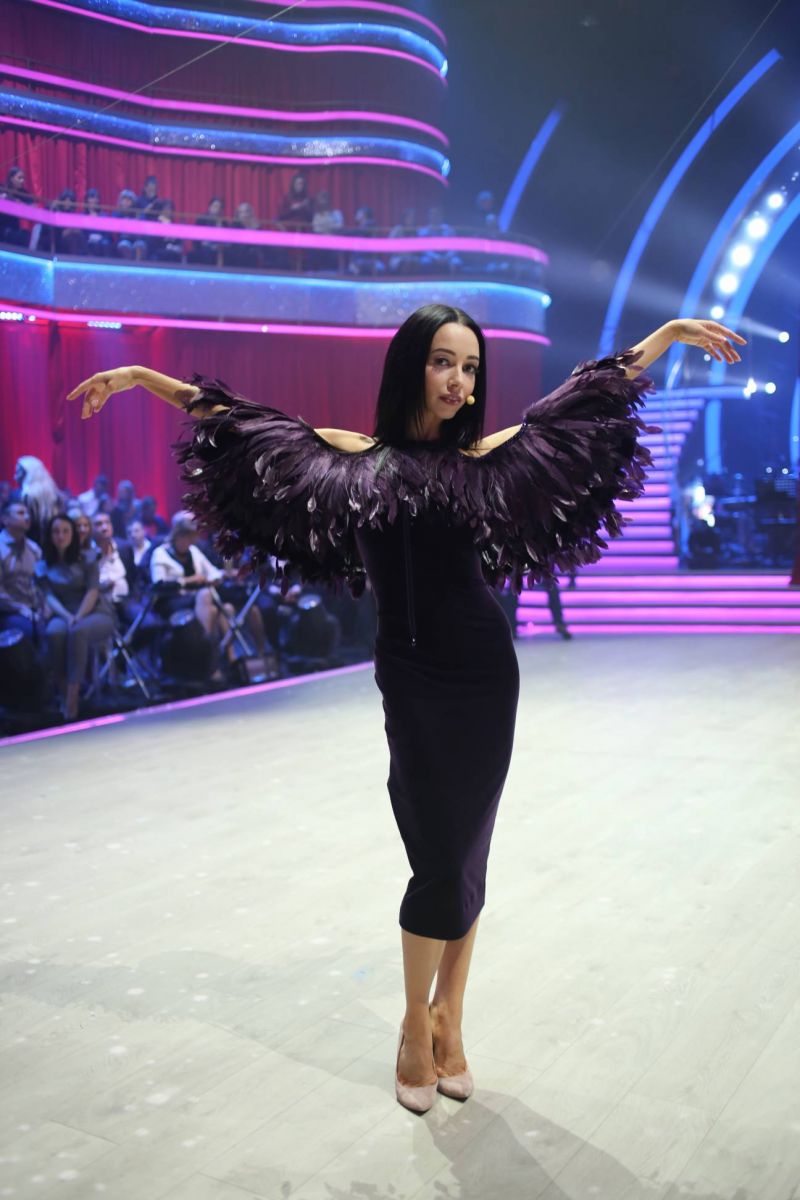Екатерина Кухар завоевала публику «Танців з зірками» платьем в перьях