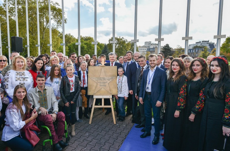 Вони віддали життя за європейське майбутнє України – Президент взяв доля у відкритті пам’ятної «Зірки Небесної Сотні» в Страсбурзі