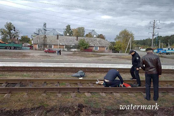 На Волыни фура расплюснула подводу, а на Хмельнитчине поезд на вокзале убил молодого парня(фото)