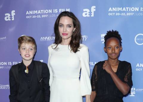 Анджелина Джоли взялась на премьере мультфильма в братии дочерей?
