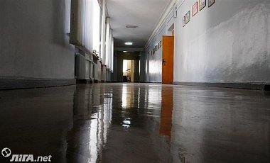 В школе Ужгорода эвакуировали ребятенков из-за безвестного газа