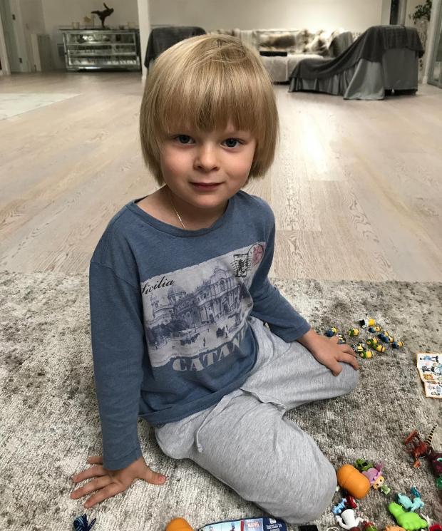 4-летний сын Рудковской и Плющенко попал под критику из-за костюма для выступления