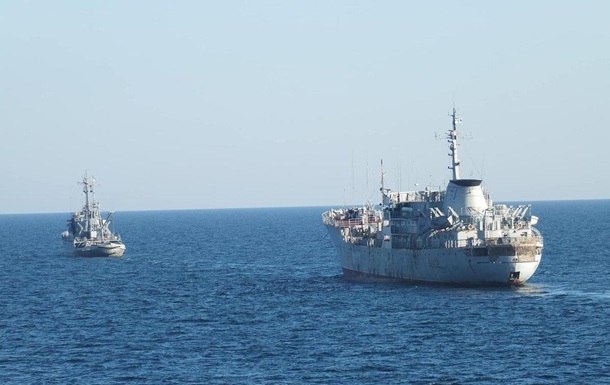 Киев направил два корабля ВМС в Азовском море