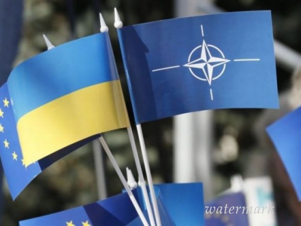 КСУ получил обращение Рады о закреплении в Конституции курса на ЕС и НАТО