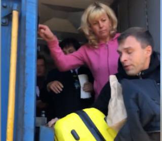 Накануне еще одного повышения цен представители «Укрзализныци» вышвырнули пассажира из идущего поезда