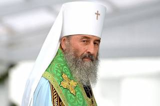 Митрополит Онуфрий попросил политиков «не применять Церковь для политических игр»